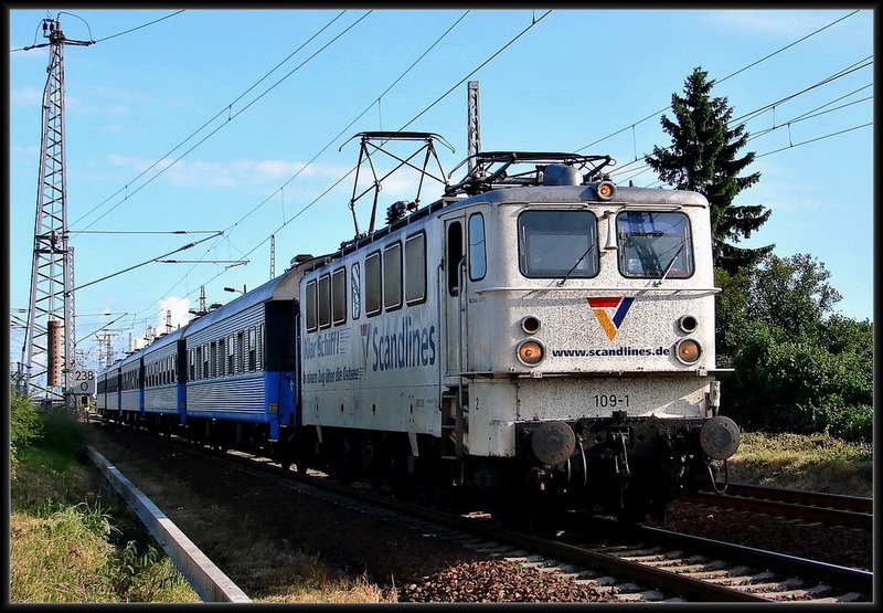 109-1 -GVG- vor einem Fuball-EM Sonderzug   Malm - Dresden 
Stralsund am 13.06.08