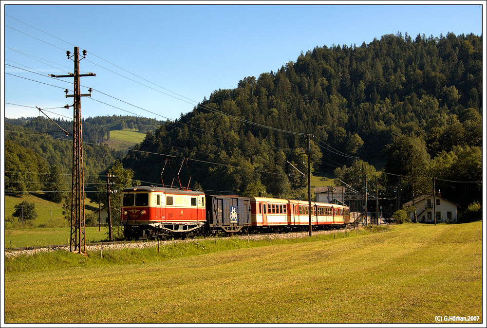 1099 002 mit dem  tscherland  verlsst Laubenbachmhle am 2.8.2007.