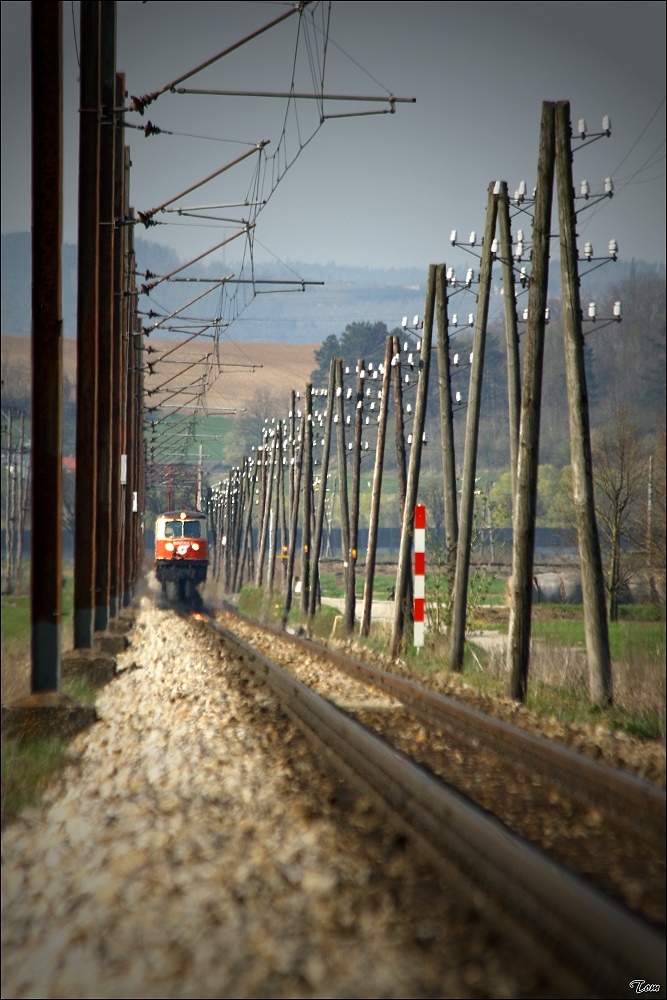 1099 004 fhrt mit R 6815 von St.Plten nach Mariazell.
Ober Grafendorf 17.04.2010