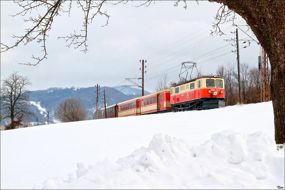 1099 011 fhrt mit dem Regionalzug 6811 von St.Plten nach Mariazell. Warth 31.01.2010