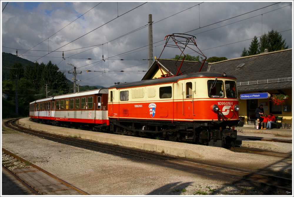 1099 016 fhrt mit R 6802 von Mariazell nach St.Plten. 
Kirchberg an der Pielach 1.8.2010