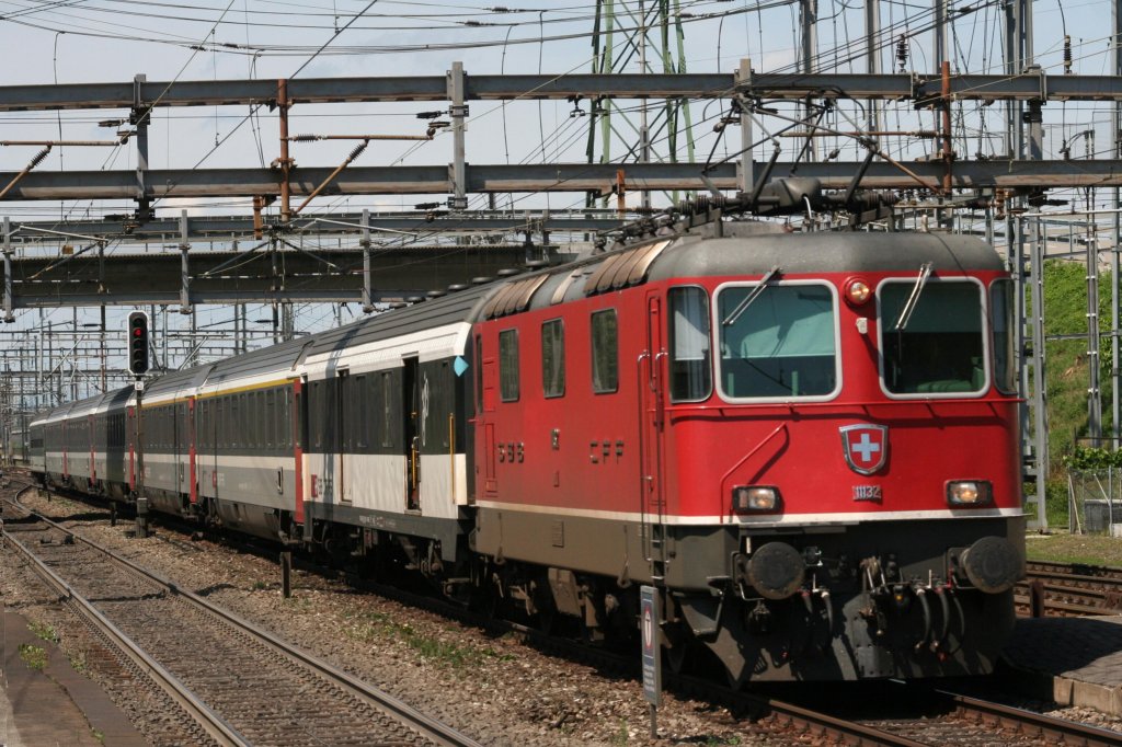 11 132 am 10.08.10 in Muttenz mit IC Basel - Zrich
