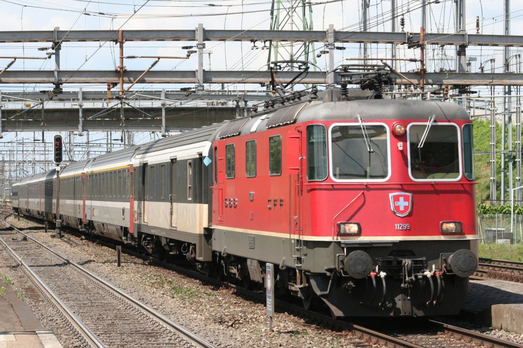 11 299 am 06.08.10 in Muttenz mit IC Basel ohne Halt bis Zrich. 