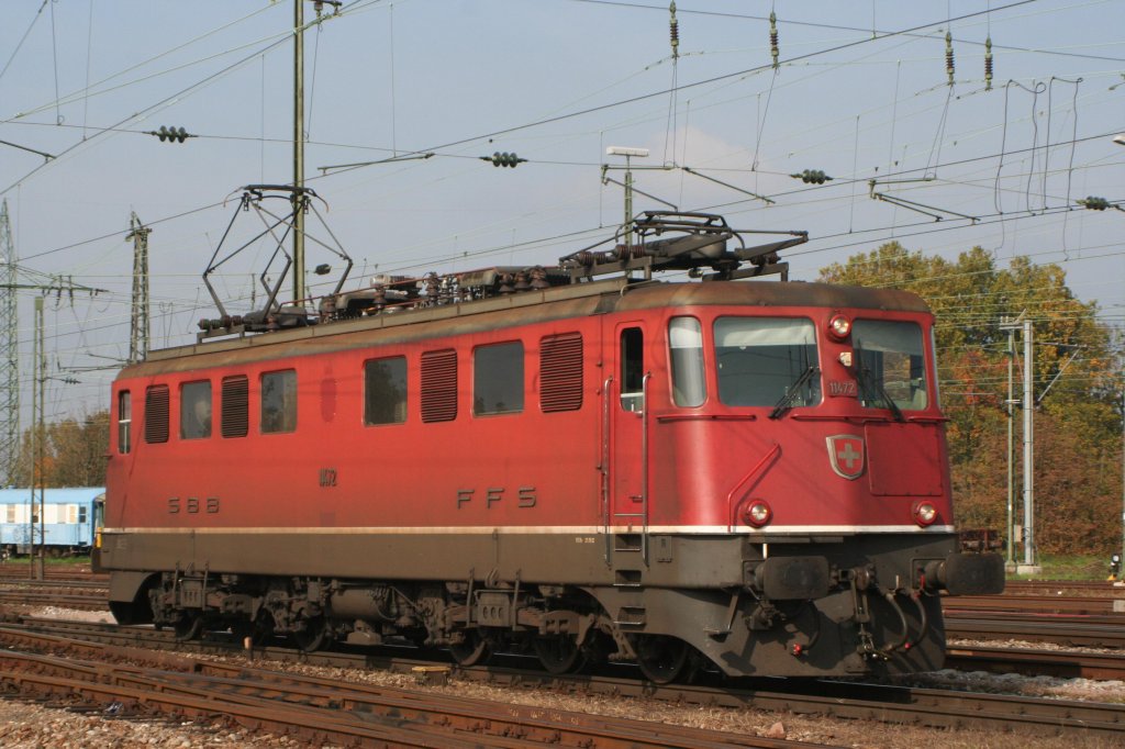 11 472 am 10.10.08 in Basel Bad. Bf. Eilgut auf Hafenrundfahrt.