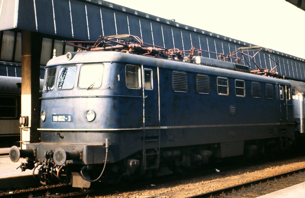 110 002-3 Mitte der 1970er Jahre in Nrnberg Hbf.