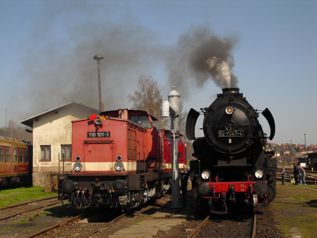 110 101-3 und 52 8047-4 konnte man zum BW-Fest am 17.04.10 in Nossen bewundern.