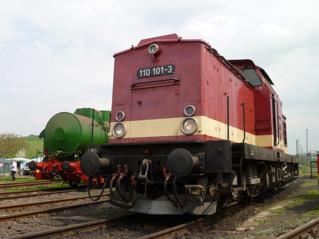 110 101-3 bei den Fhrerstandsfahrten, am 06.05.12 in Nossen zum BW Fest.