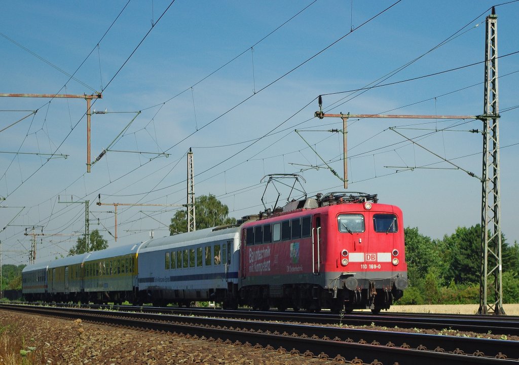 110 169-0 mit einem Messwagenpark in Richtung Seelze. Aufgenommen am 20.07.2010 in Dedensen-Gmmer.