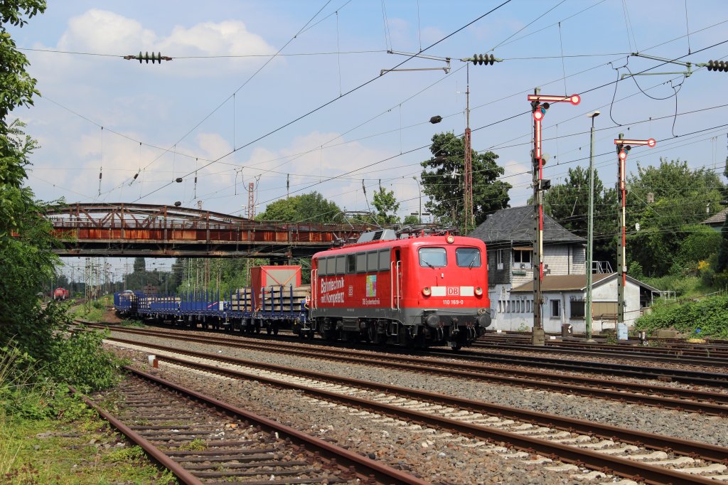 110 169-0 mit einem Messzug in Dsseldorf-Rath am 09.08.2012