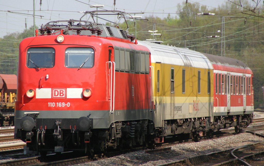 110 169 mit Messzug am 18.4.11 in Duisburg-Entenfang