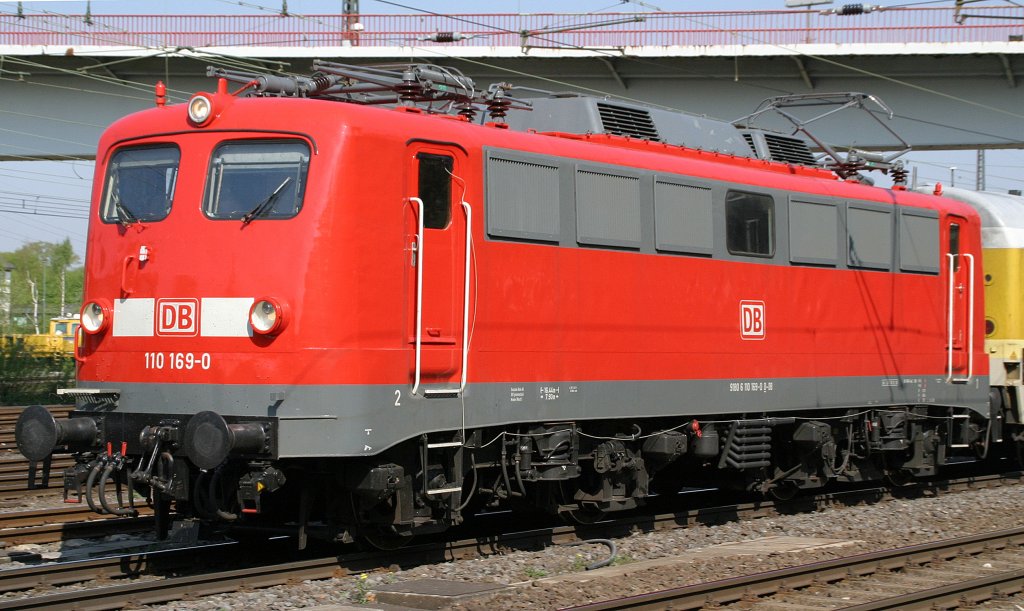 110 169 mit Messzug am 18.4.11 in Duisburg-Entenfang