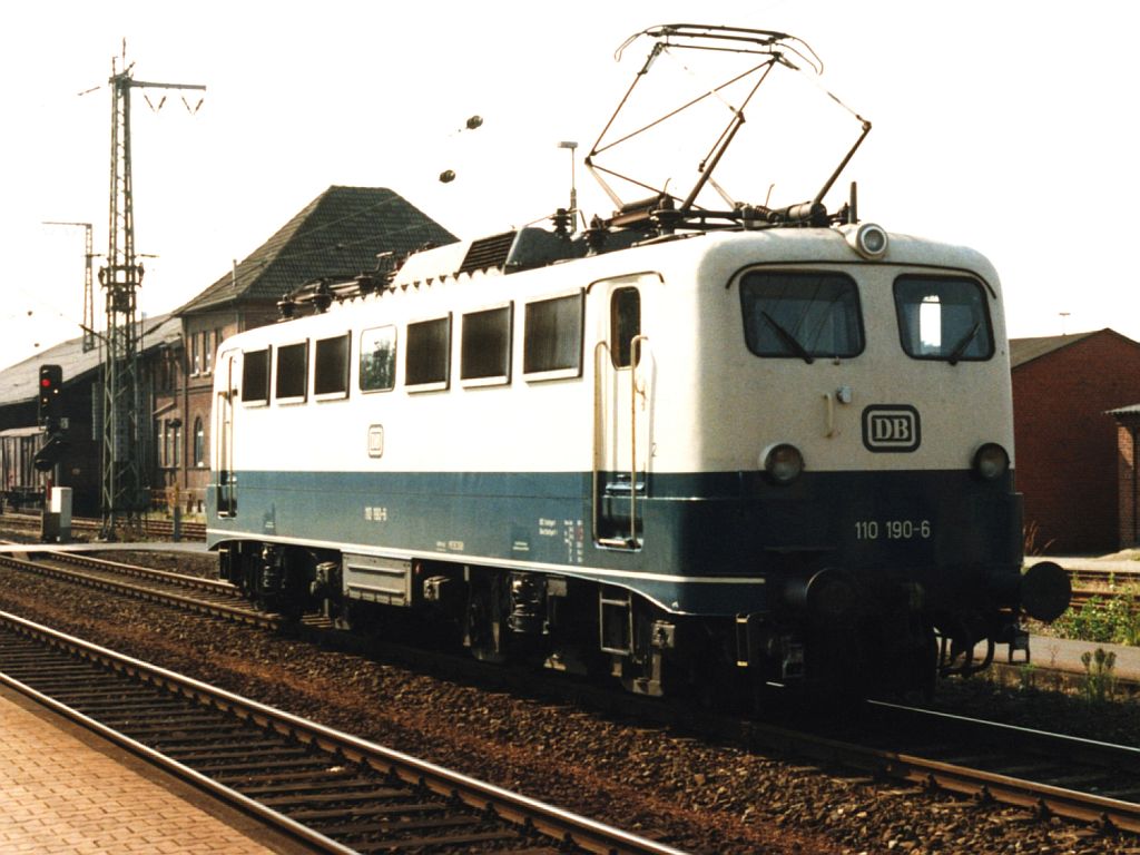 110 190-6 auf Bahnhof Leer am 14-09-1991. Bild und scan: Date Jan de Vries.