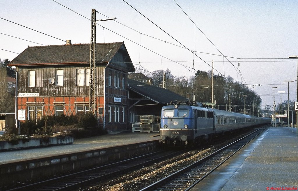 110 192-2 fhrt im Februar 1987 in Nrtingen ein