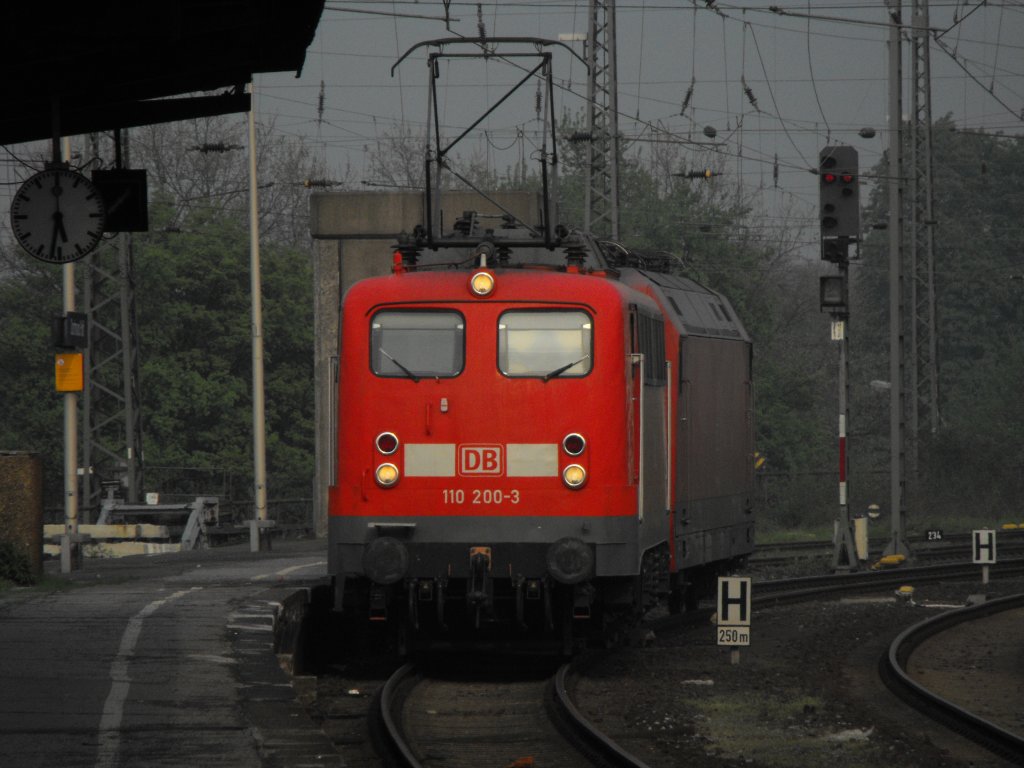 110 200 fhrt am 13.4.2009 mit 101 010 auf gl. 26 des dortmunder hbfs ein