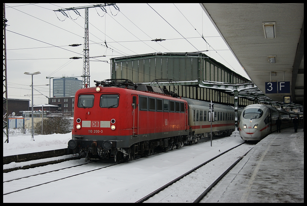 110 200 verl�sst mit dem IC134 nach Luxemburg mit c.a +40 den Bahnhof Duisburg Hbf am 19.12.2010