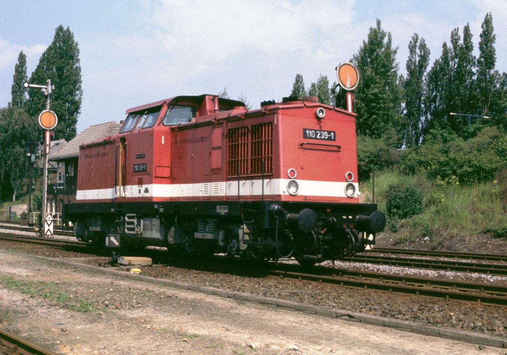 110 239-1 Berlin Spandau West, Juli 1991 - da ist heute ein Busparkplatz