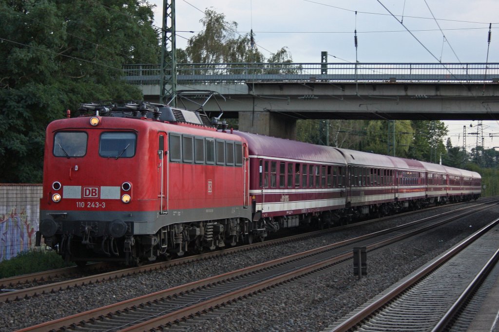 110 243 am 5.9.10 mit D-Zug in Dsseldorf-Angermund