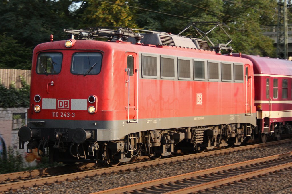 110 243 mit Sonderzug am 3.10.10 in Dsseldorf-Angermund