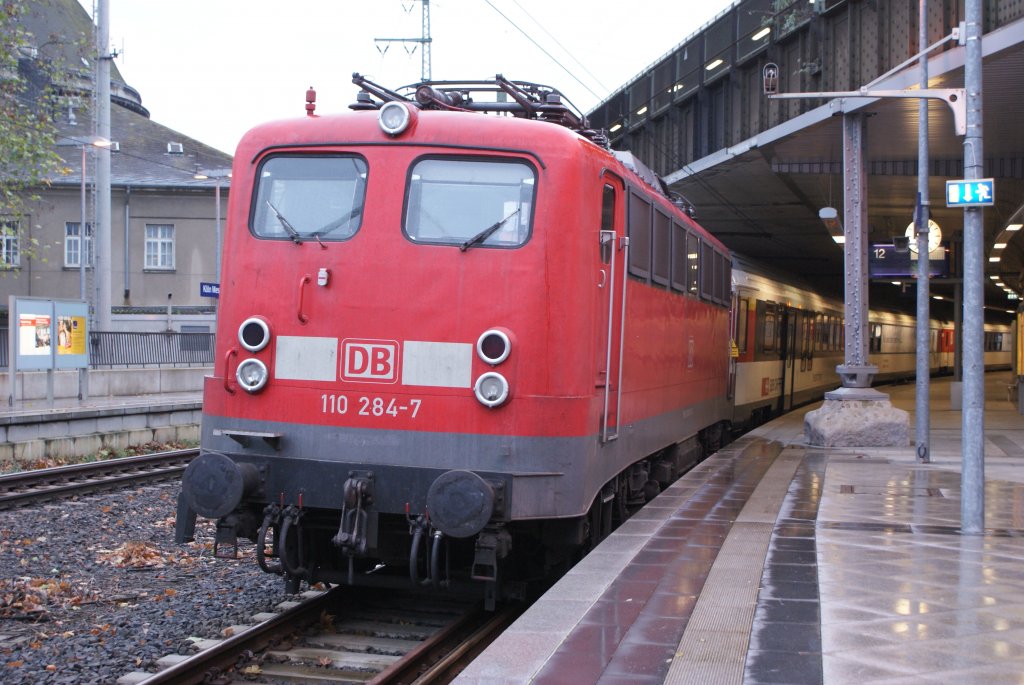 110 284-7 war am 12.12.2009 mit einem Sonderzug in K�ln Messe Deutz abgestellt