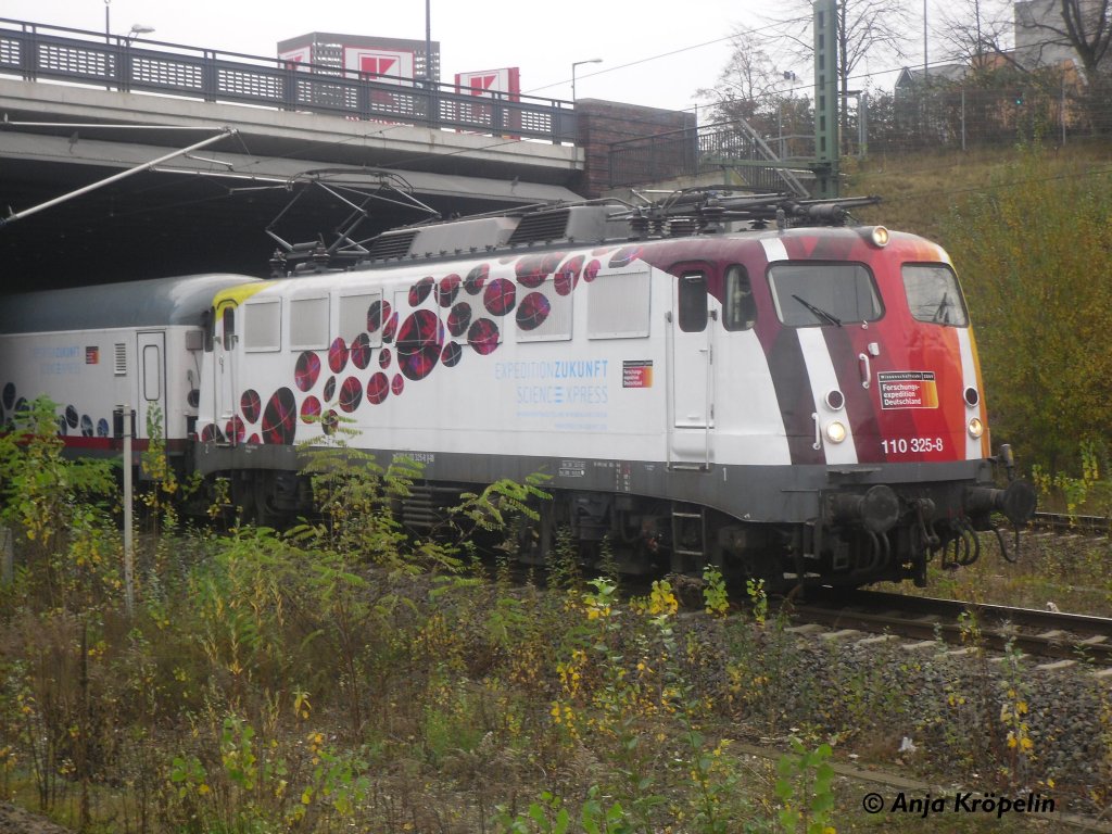 110 325 mit Science Express in Berlin Gesundbrunnen am 22.11.09