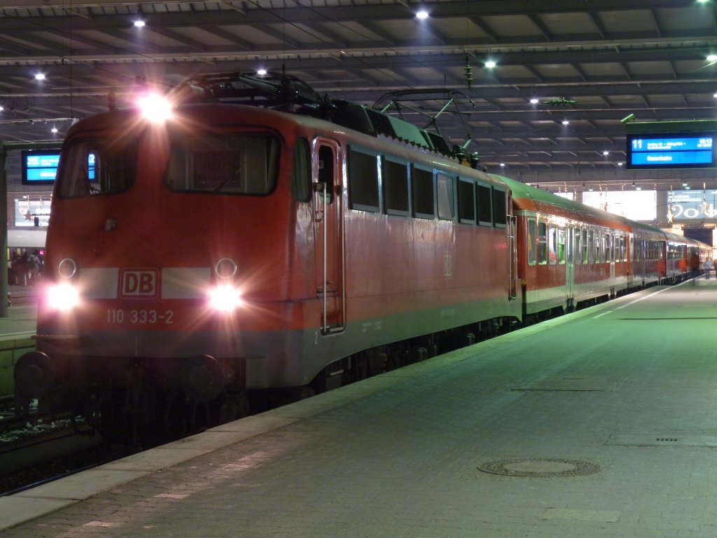 110 333 beginnt am 30.12.10 ihre Fahrt mit der RB 59407 Mnchen Hbf - Rosenheim. 