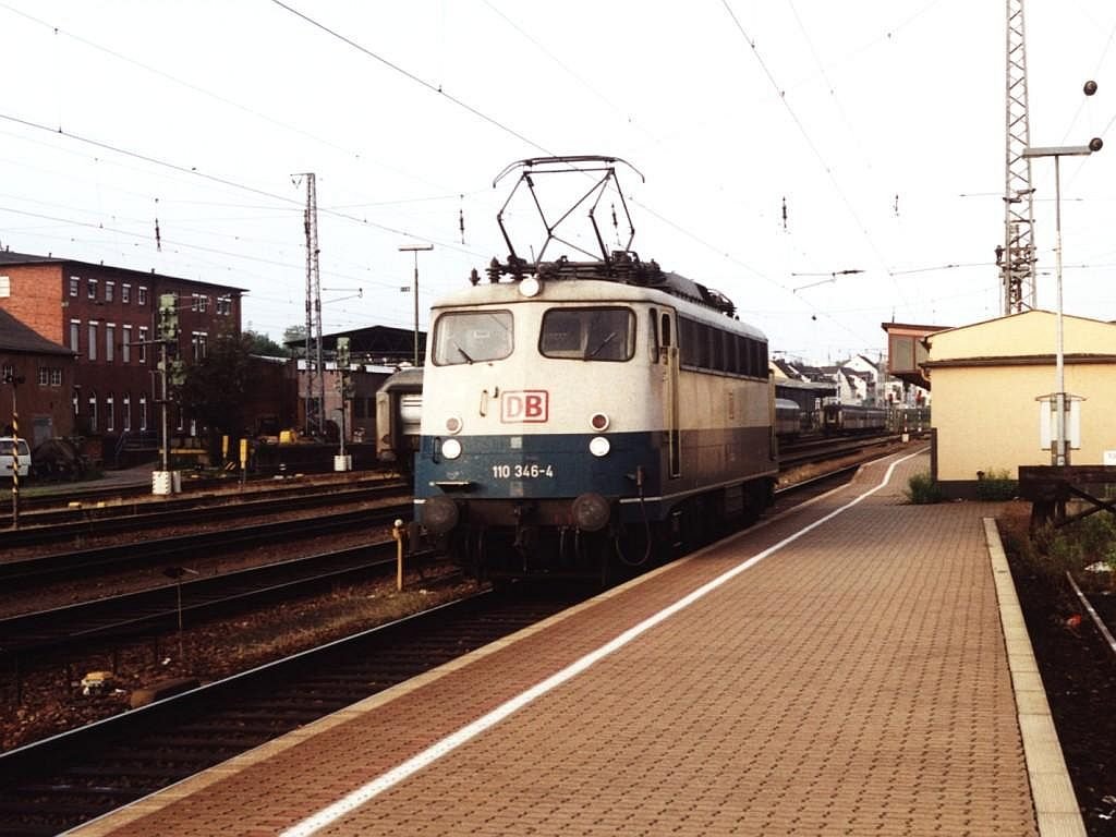 110 346-4 auf Trier Hauptbahnhof am 22-7-2000. Bild und scan: Date Jan de Vries.