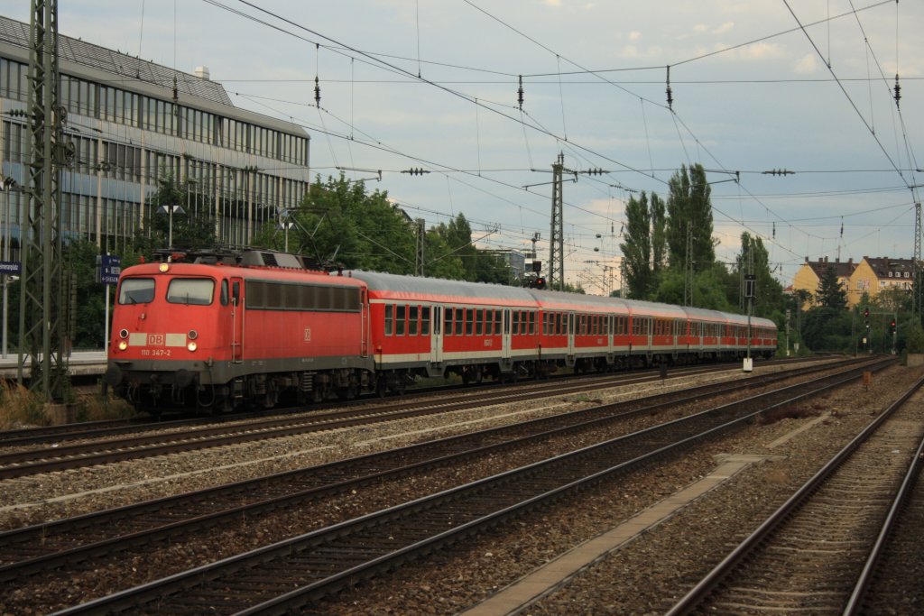 110 347 zog am 30.07.2010 einen RE Leerpark von Rosenheim nach Mnchen HBF durch den Heimeranplatz in Mnchen