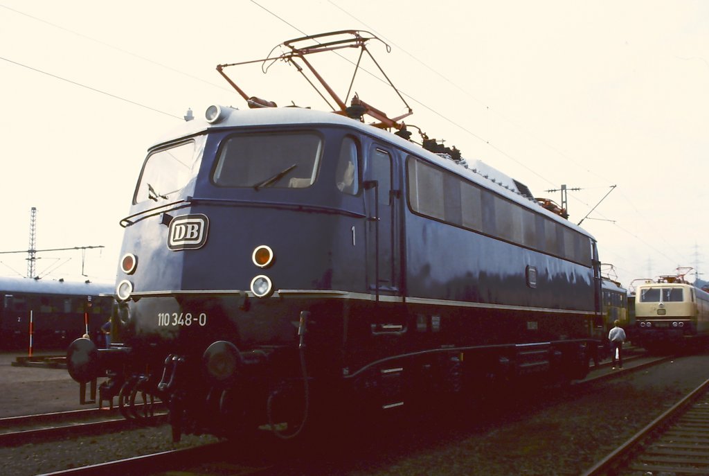 110 348-0 auf der Fahrzeugschau  150 Jahre deutsche Eisenbahn  vom 3. - 13. Oktober 1985 in Bochum-Dahlhausen.
