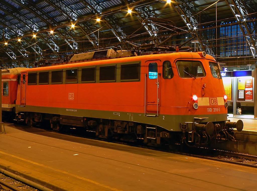 110 398-5 im Klner Hbf. am 18.12.09