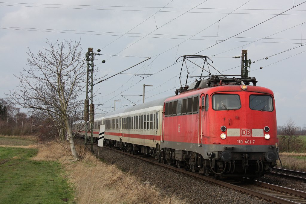 110 401 am 2.3.13 mit einem IC von Koblenz nach Norddeich in Sechtem.