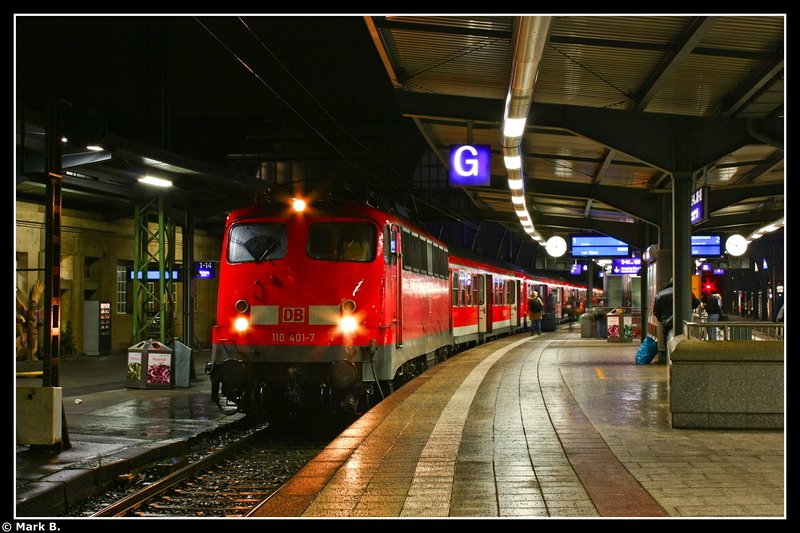 110 401 ist gerade aus Mainz in Karlsruhe angekommen. Aufgenommen am 22.12.09.