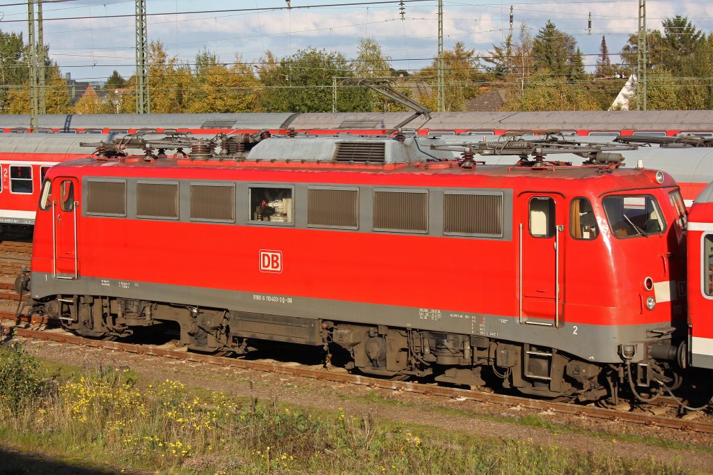 110 403-3 am 17.10.10 abgestellt in Bremerhaven-Lehe 
Fotografiert aus dem Museumszug herraus!!!