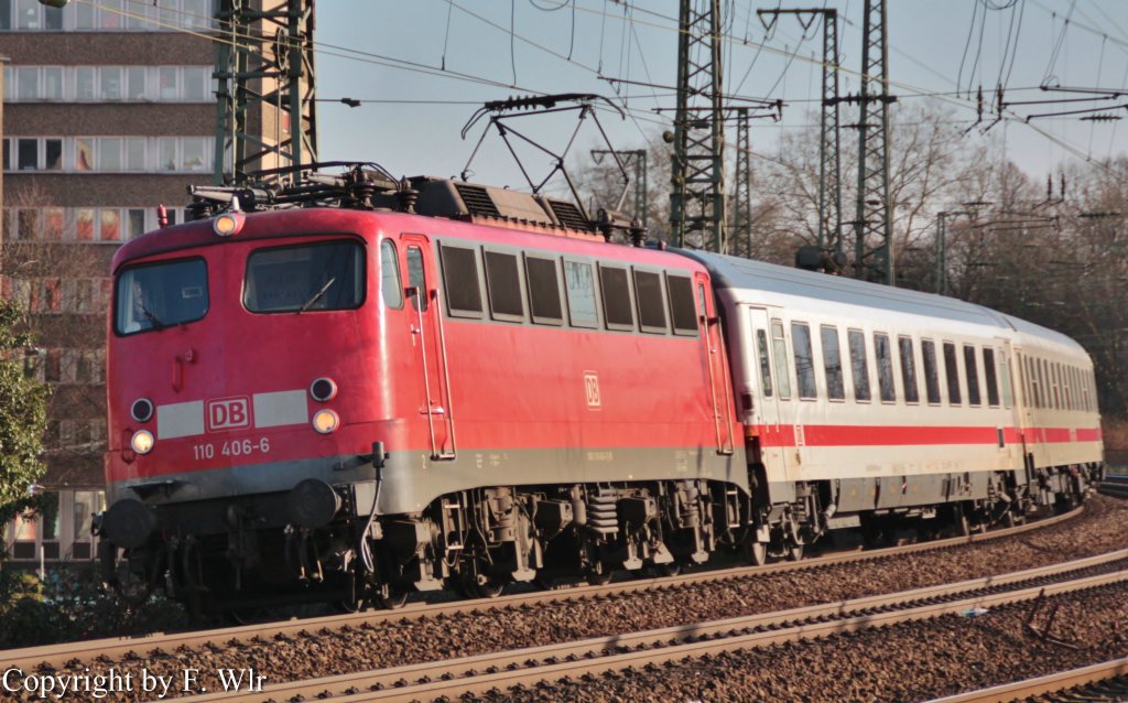 110 406 mit IC 2335 nach Norddeich Mole am 10.02.13 in Dsseldorf-Volksgarten.