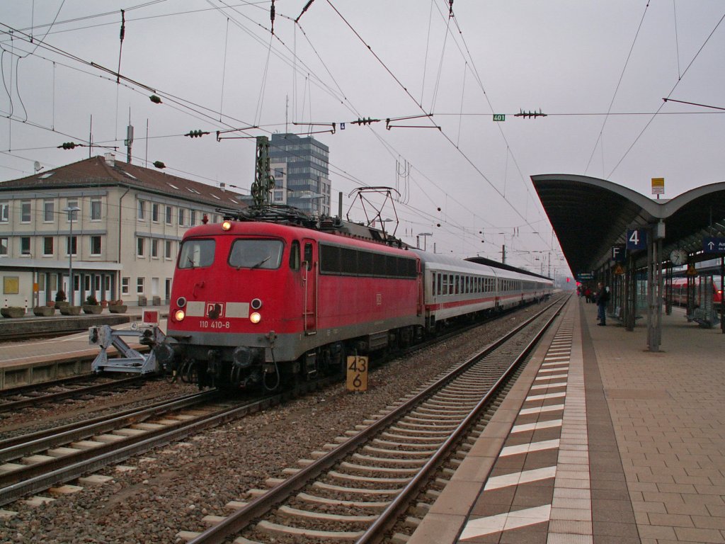 110 410 mit IC 2308 am 11.3.13 in Kaiserslautern.