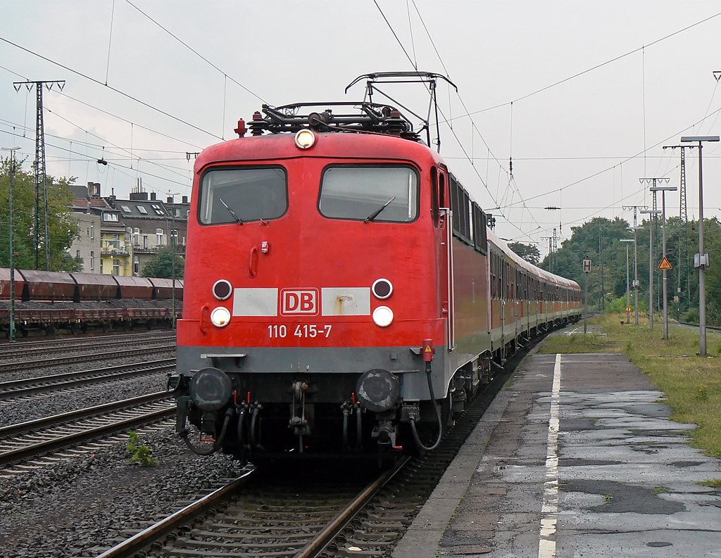 110 415-7 an einem grauen Nachmittag im Sommer 2009
