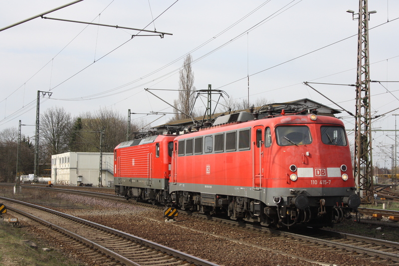 110 415 schleppte am 30.03.2010 112 158 durch Lehrte