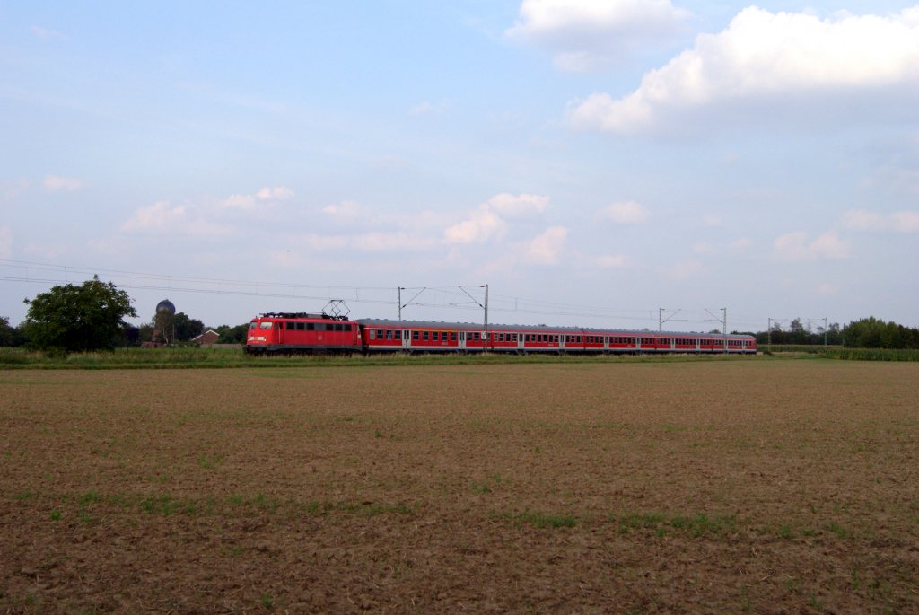 110 418-1 mit einem RE 4 HVZ-Verstrker zwischen Kleinenbroich und Korschenbroich am 31.08.2011