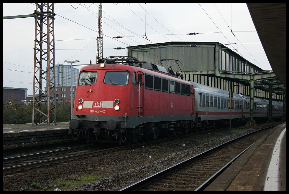 110 427 mit IC xxxx nach K�ln Hbf in Duisburg Hbf am 27.11.2010