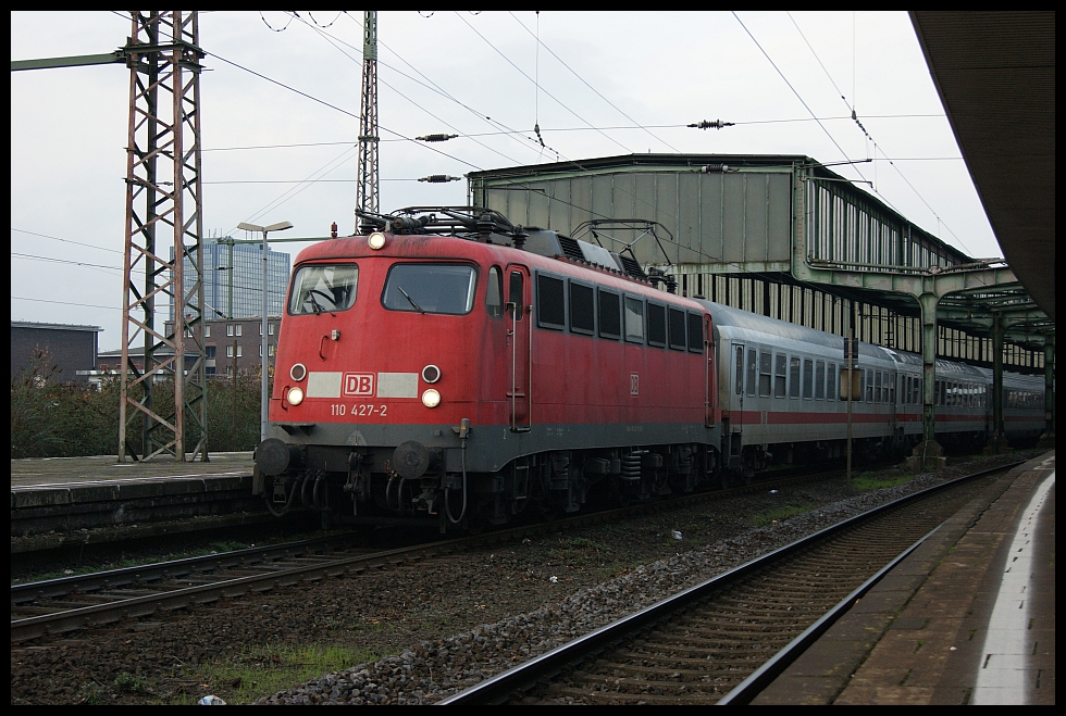 110 427 mit IC xxxx nach Kln Hbf in Duisburg Hbf am 27.11.2010