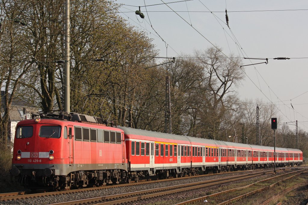 110 429 fuhr am 27.3.12 mit einem umgeleiteten RB 35 Verstrker durch Ratingen-Lintorf.