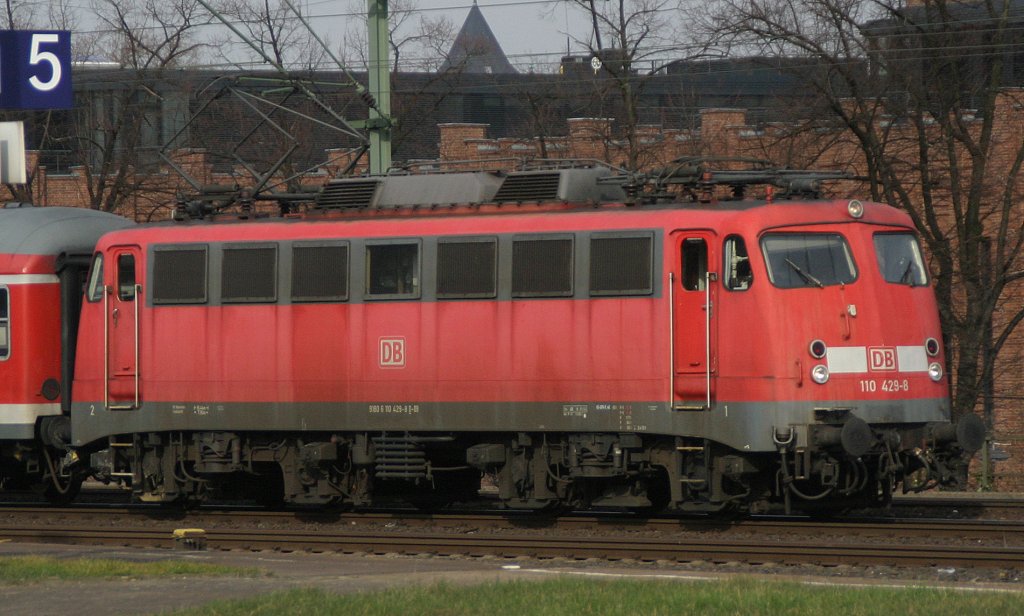 110 429 mit RE am 12.3.11 in Kln Messe/Deutz