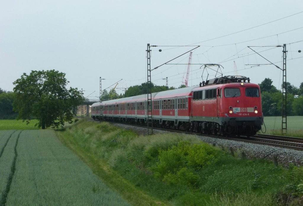 110 434-8 ist als RB Heidelberg - Frankfurt (Main) am 30.05.2012 bei Ltzelsachsen