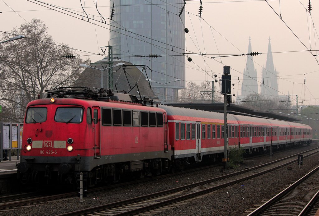 110 435-5 in Kln Messe/Deutz am 04.04.2012