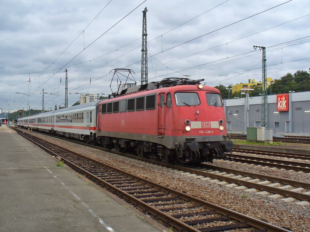 110 438-9 zieht den IC 2054 Frankfurt (Main) - Saarbrcken am 08.09.2011 aus Kaiserslautern

