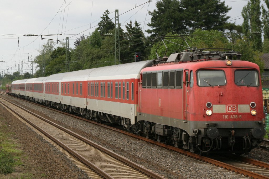 110 438 mit Az zur Bereitstellung nach Dsseldorf Hbf am 3.7.11 in Dsseldorf-Angermund