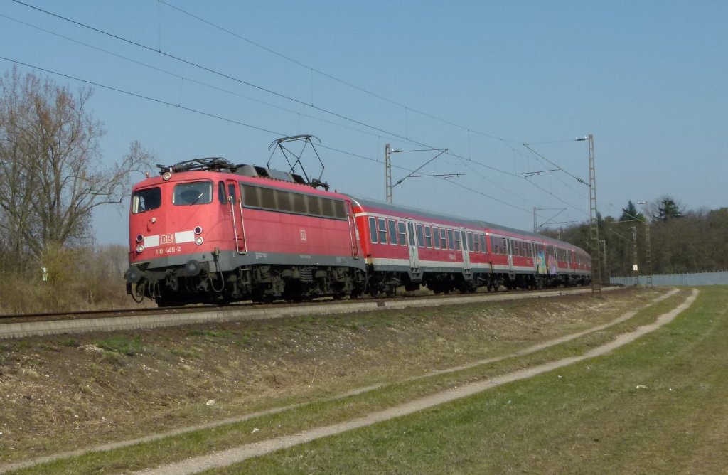 110 446-2 ist mit dem RB Mannheim - Waghusel am 22.03.2012 kurz vor Waghusel