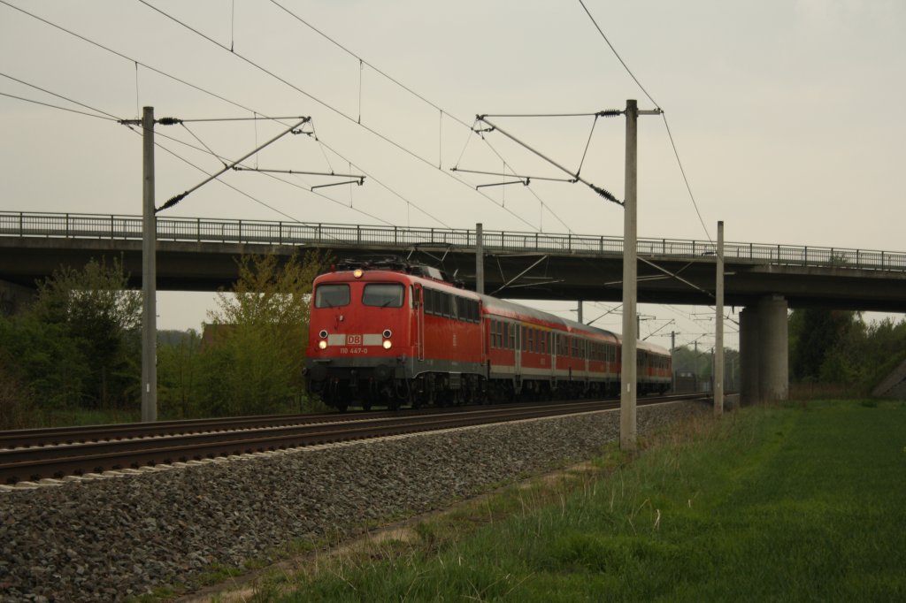 110 447 zog am 08.05.2010 den RE von Hannover nach Wolfsburg in der nhe von Immensen Arpke