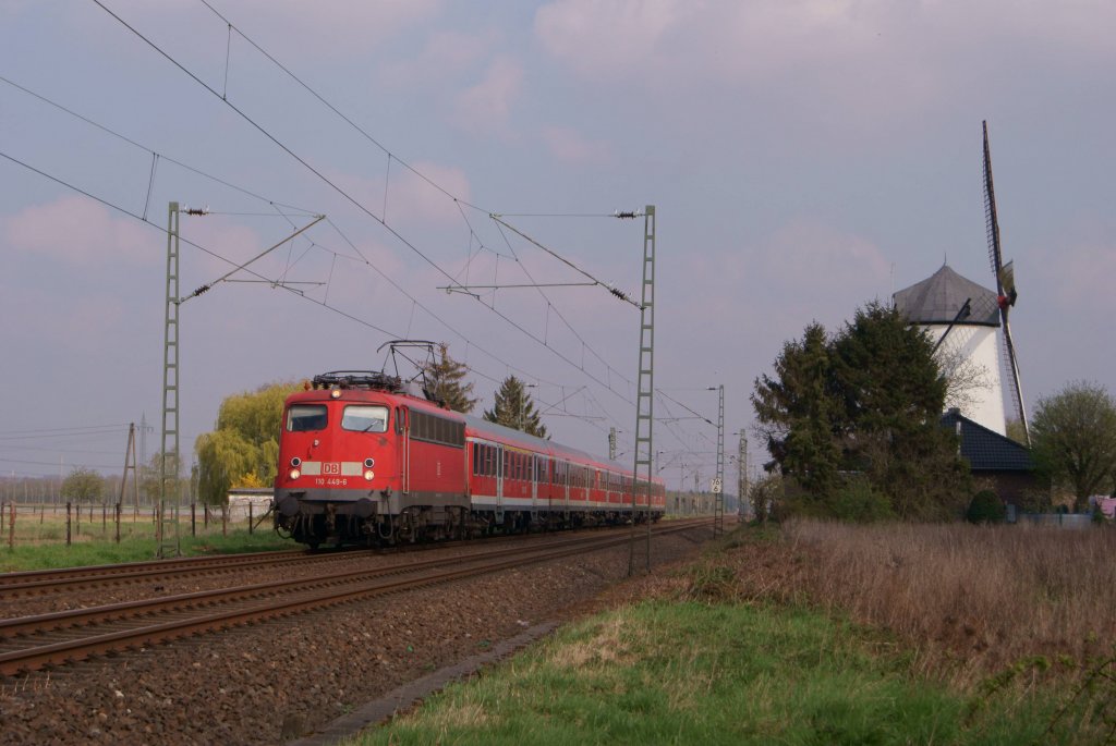110 449-6 fuhr am 13.04.2012 mit dem RE 10450 von Dsseldorf nach Aachen durch Bttgen