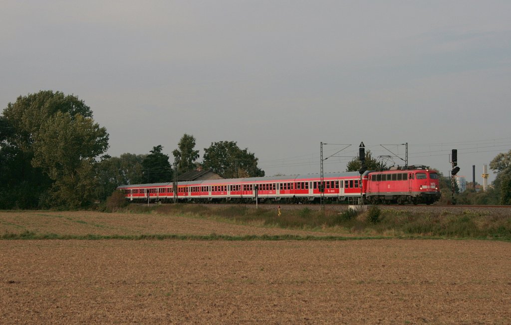 110 456-1 mit RE 4679 Siegen - Frankfurt(Main)Hbf bei Gro Karben. 23.09.10