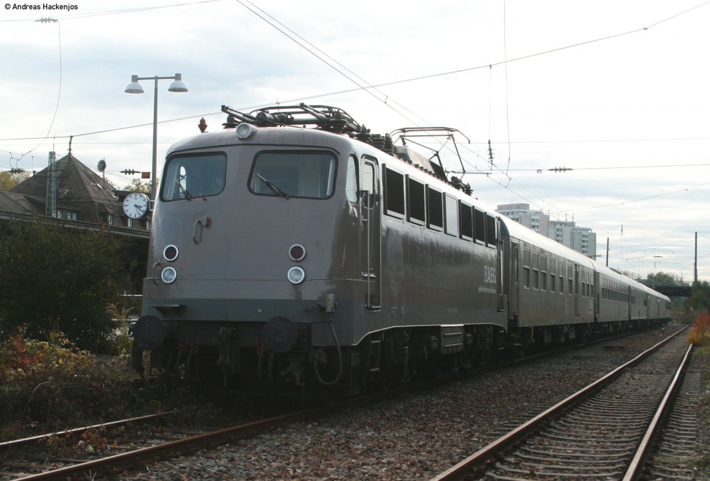 110 457-9 mit AEG Zug in Karlsruhe Durlach 28.10.10